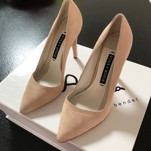 Alice + Olivia Suede Dina Heel size 36.5